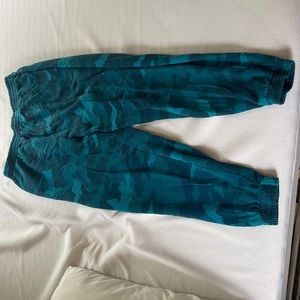 PINK Blue Camo High Waist Joggers Size Large